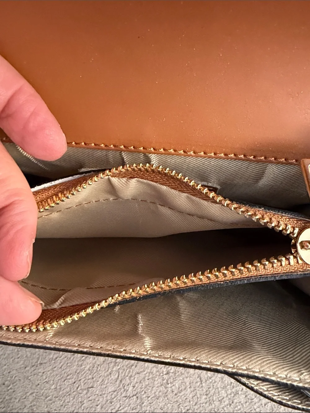 Classic Tan Leather Crossbody with Gold Push-Lock - Picture 5 of 7